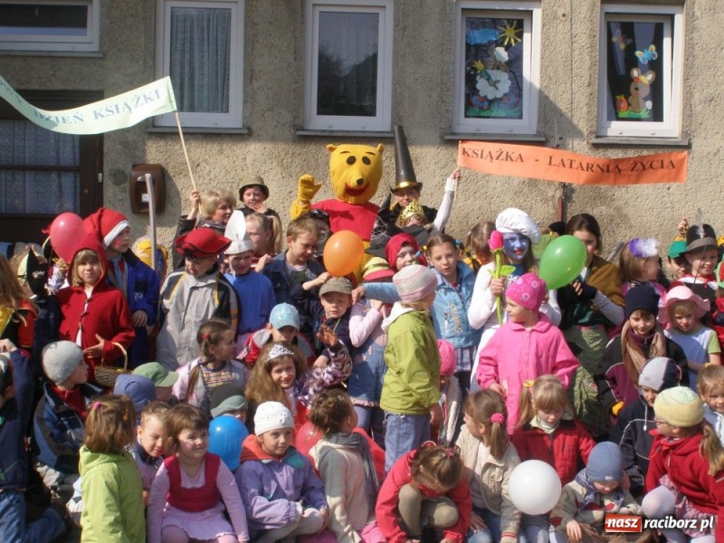 Zdjęcie w galerii na portalu naszraciborz.pl: Parada Bajkowych Postaci wiadomości z regionu
