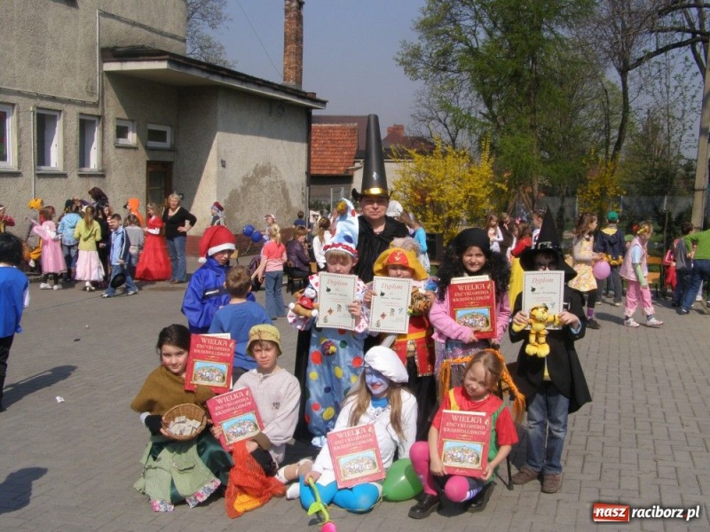 Zdjęcie w galerii na portalu naszraciborz.pl: Parada Bajkowych Postaci wiadomości z regionu