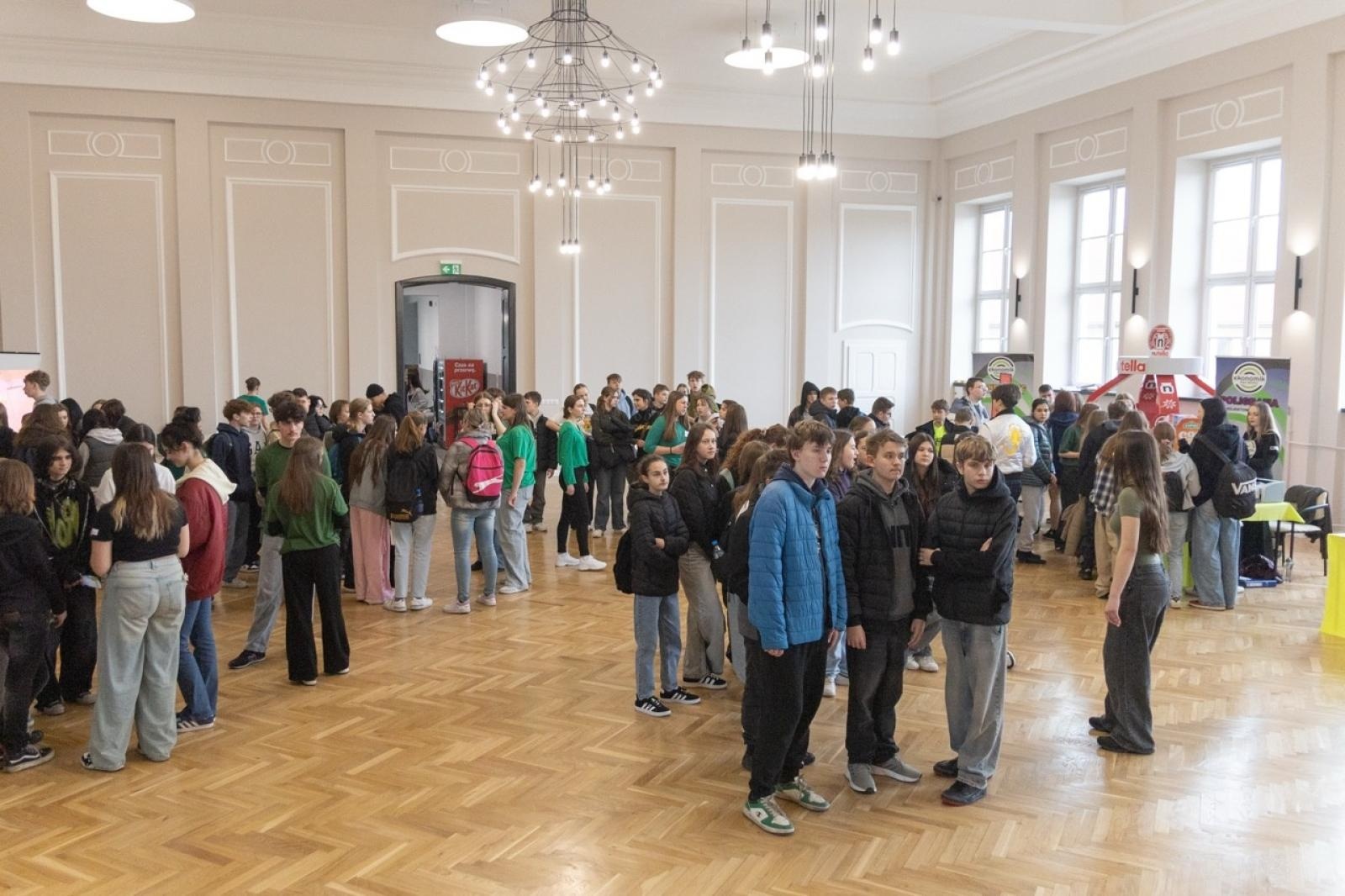 Zdjęcie w galerii na portalu naszraciborz.pl: Poznaj przyszłość z Ekonomikiem – warsztaty dla ósmoklasistów w ZSE wiadomości z regionu