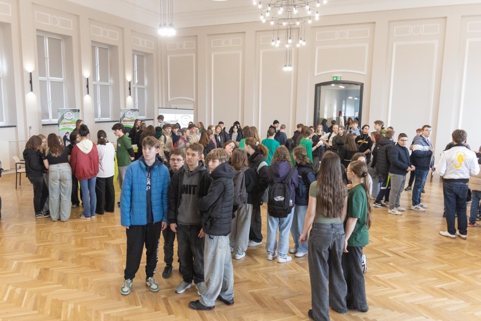 Zdjęcie w galerii na portalu naszraciborz.pl: Poznaj przyszłość z Ekonomikiem – warsztaty dla ósmoklasistów w ZSE wiadomości z regionu