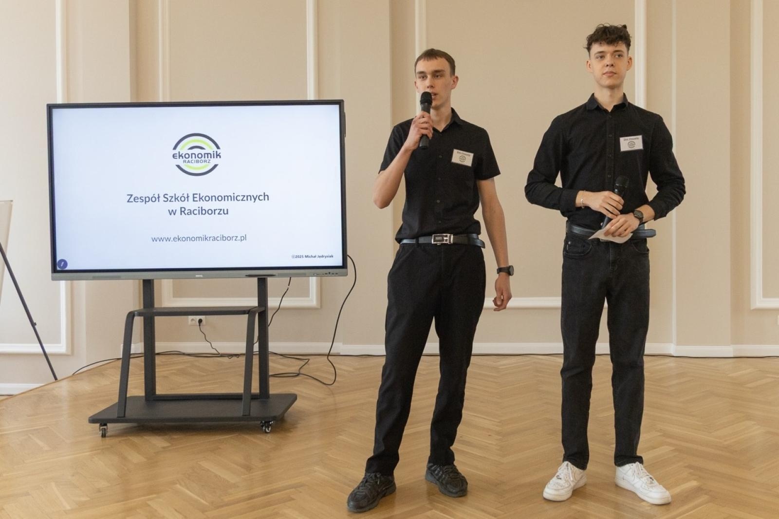 Zdjęcie w galerii na portalu naszraciborz.pl: Poznaj przyszłość z Ekonomikiem – warsztaty dla ósmoklasistów w ZSE wiadomości z regionu