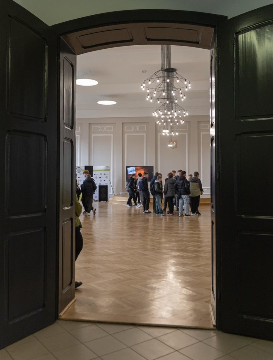 Zdjęcie w galerii na portalu naszraciborz.pl: Poznaj przyszłość z Ekonomikiem – warsztaty dla ósmoklasistów w ZSE wiadomości z regionu