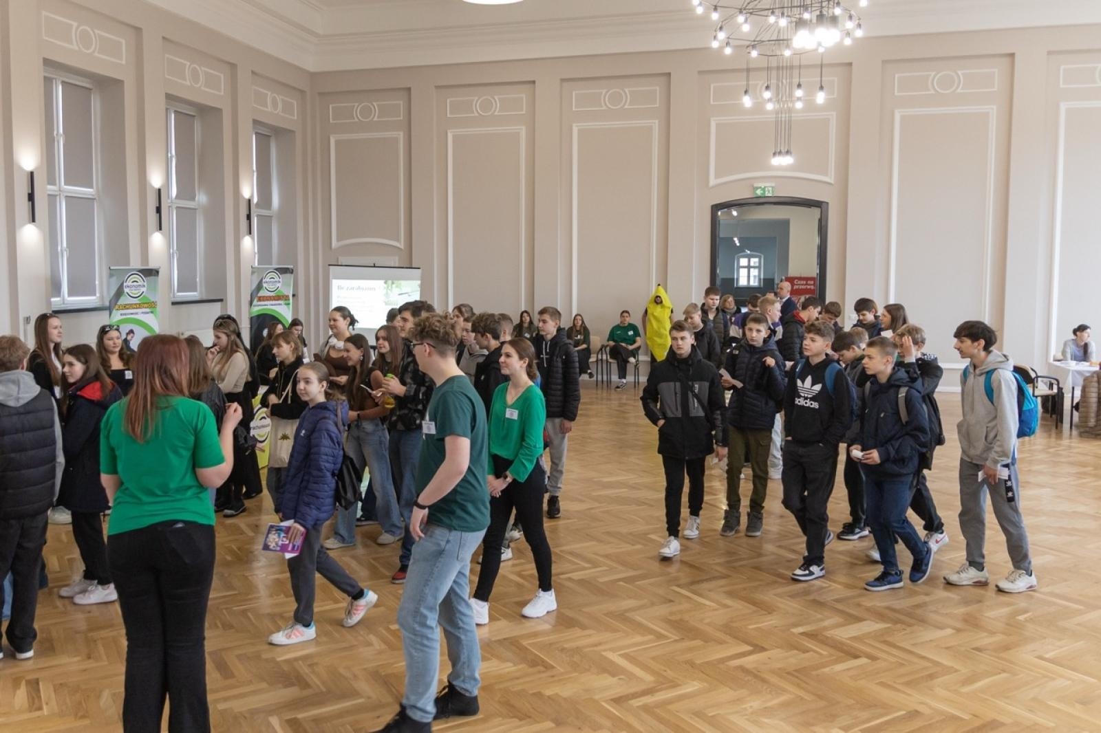 Zdjęcie w galerii na portalu naszraciborz.pl: Poznaj przyszłość z Ekonomikiem – warsztaty dla ósmoklasistów w ZSE wiadomości z regionu