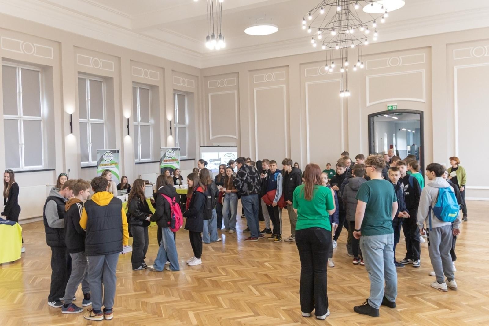 Zdjęcie w galerii na portalu naszraciborz.pl: Poznaj przyszłość z Ekonomikiem – warsztaty dla ósmoklasistów w ZSE wiadomości z regionu