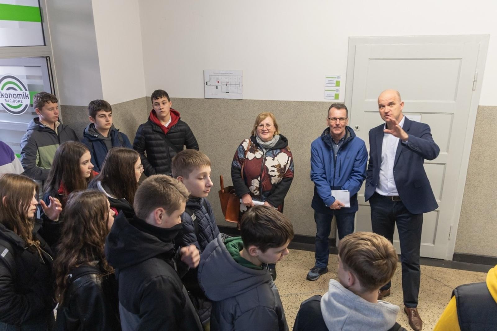 Zdjęcie w galerii na portalu naszraciborz.pl: Poznaj przyszłość z Ekonomikiem – warsztaty dla ósmoklasistów w ZSE wiadomości z regionu