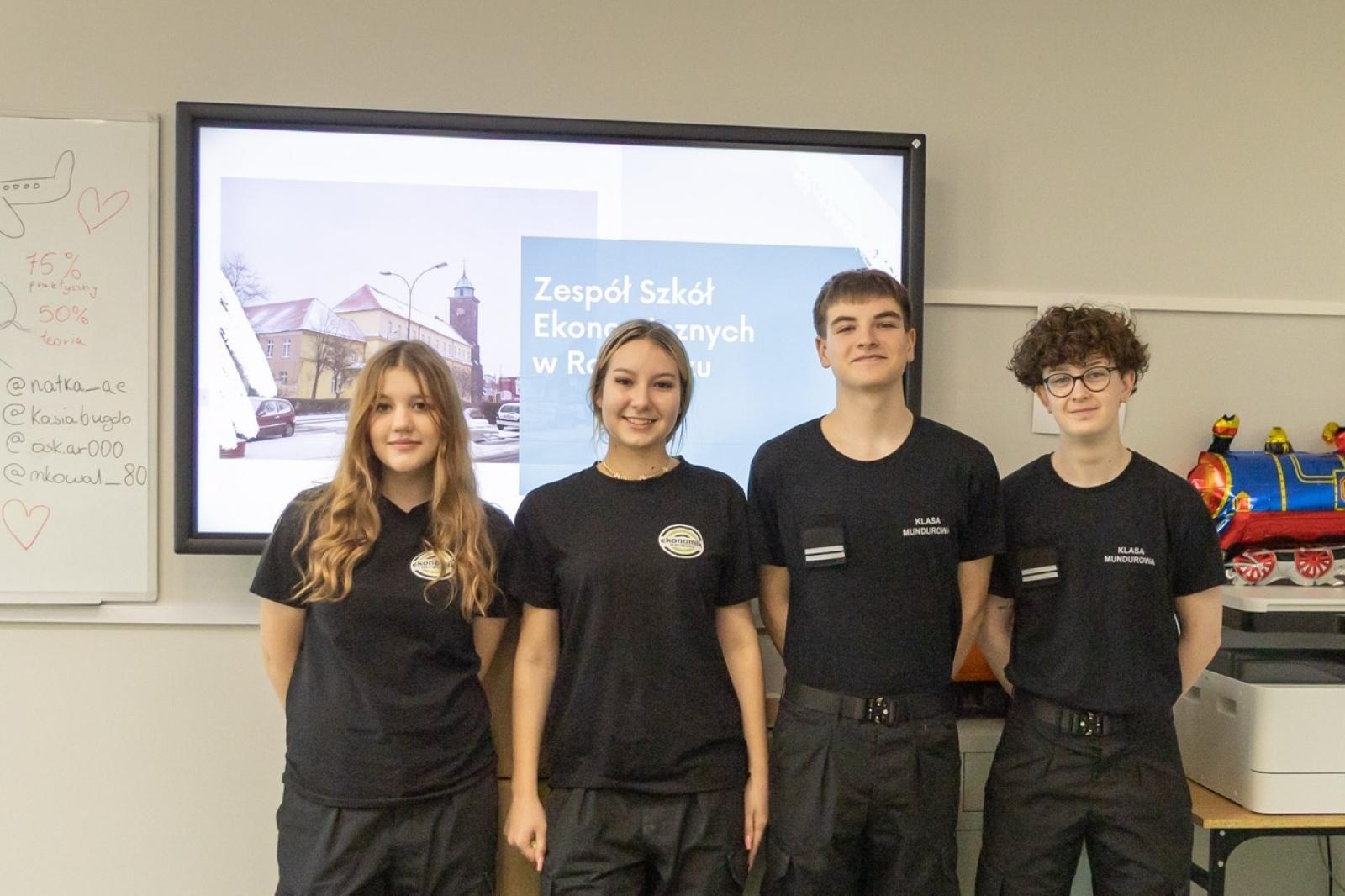 Zdjęcie w galerii na portalu naszraciborz.pl: Poznaj przyszłość z Ekonomikiem – warsztaty dla ósmoklasistów w ZSE wiadomości z regionu