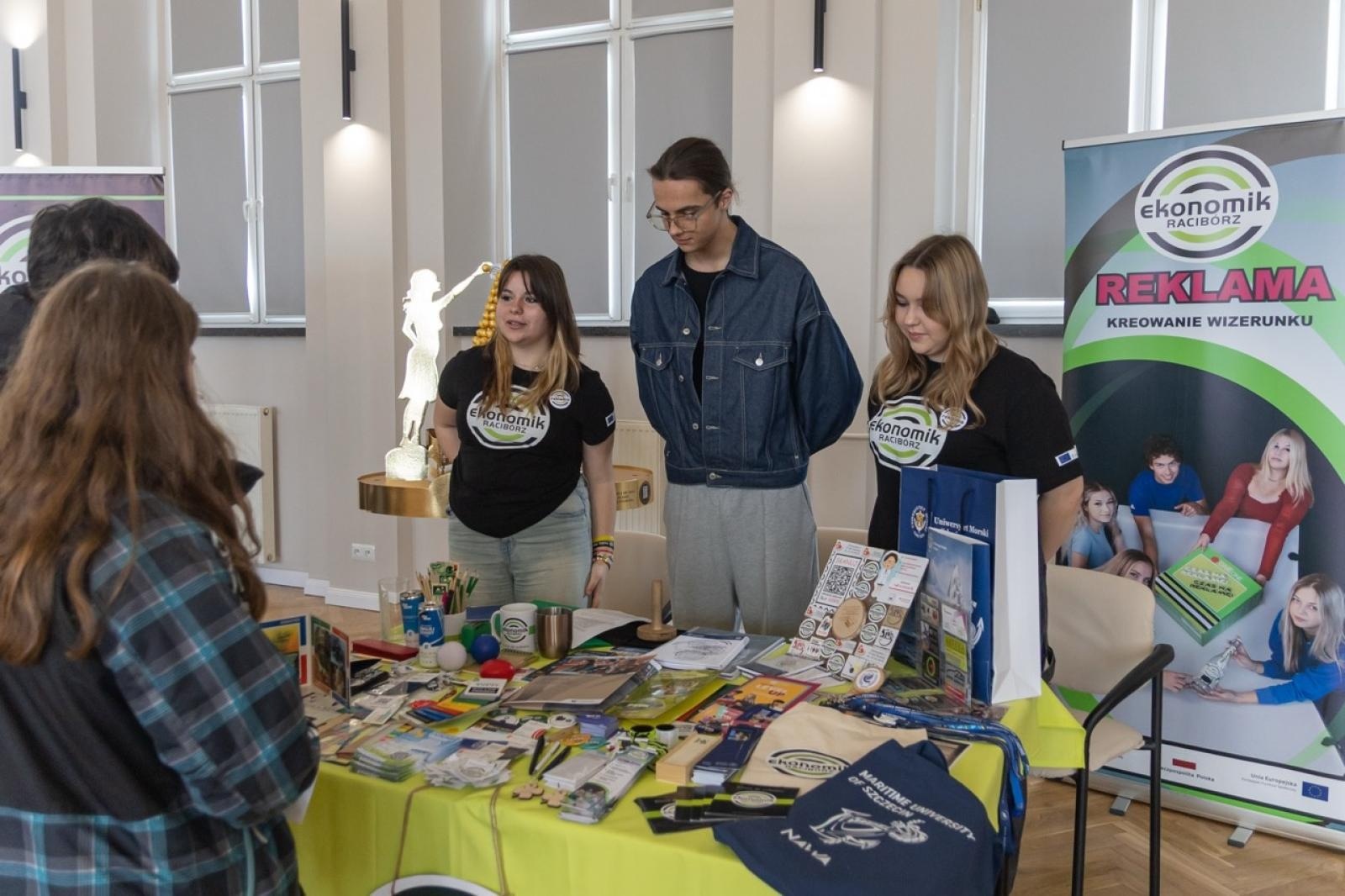 Zdjęcie w galerii na portalu naszraciborz.pl: Poznaj przyszłość z Ekonomikiem – warsztaty dla ósmoklasistów w ZSE wiadomości z regionu