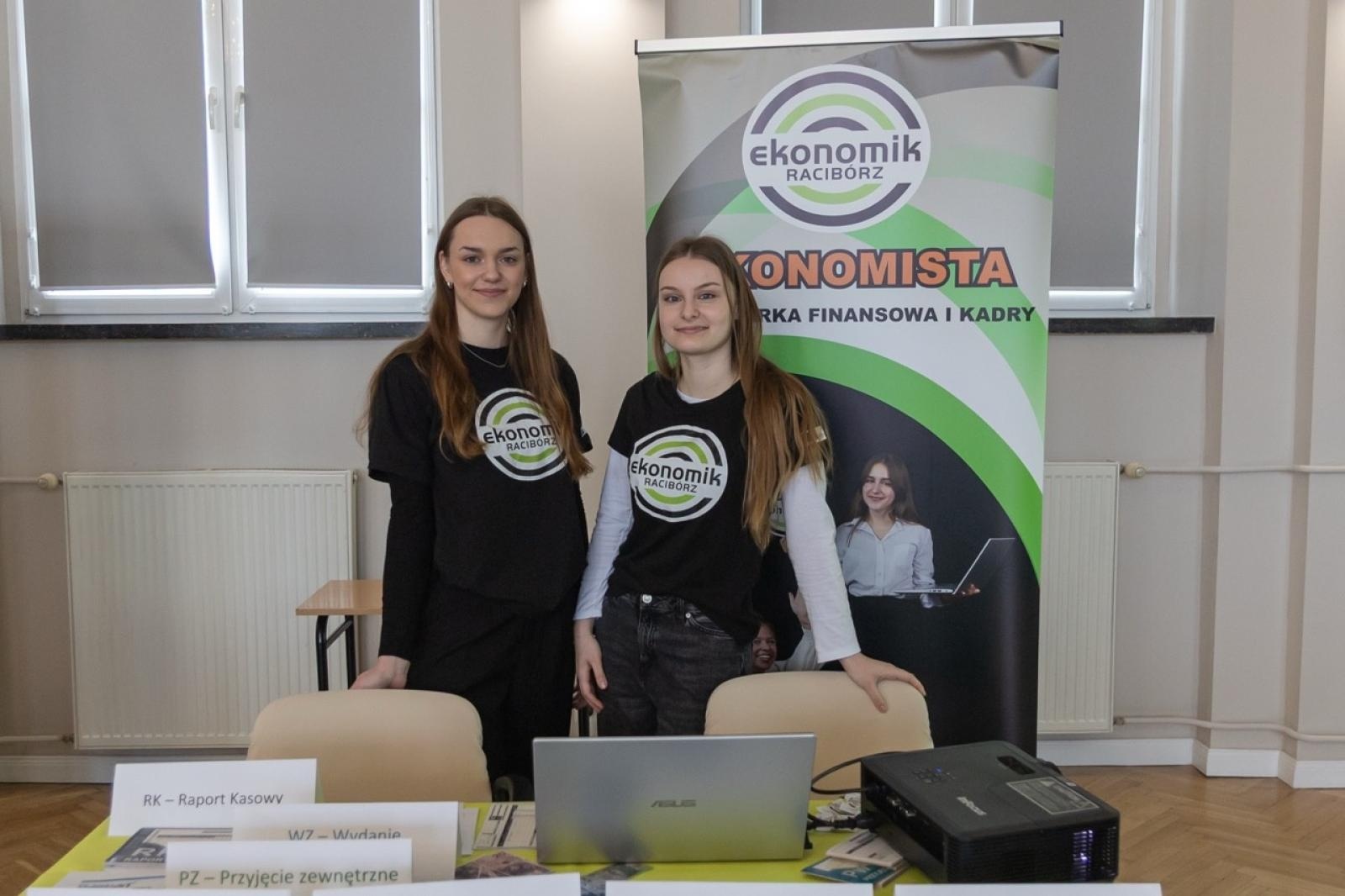 Zdjęcie w galerii na portalu naszraciborz.pl: Poznaj przyszłość z Ekonomikiem – warsztaty dla ósmoklasistów w ZSE wiadomości z regionu