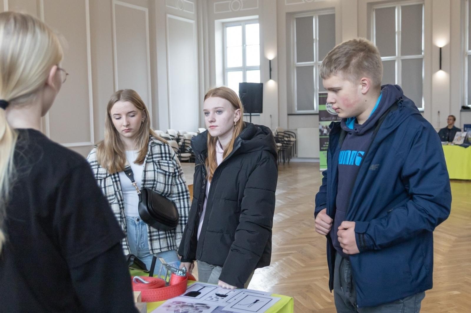 Zdjęcie w galerii na portalu naszraciborz.pl: Poznaj przyszłość z Ekonomikiem – warsztaty dla ósmoklasistów w ZSE wiadomości z regionu
