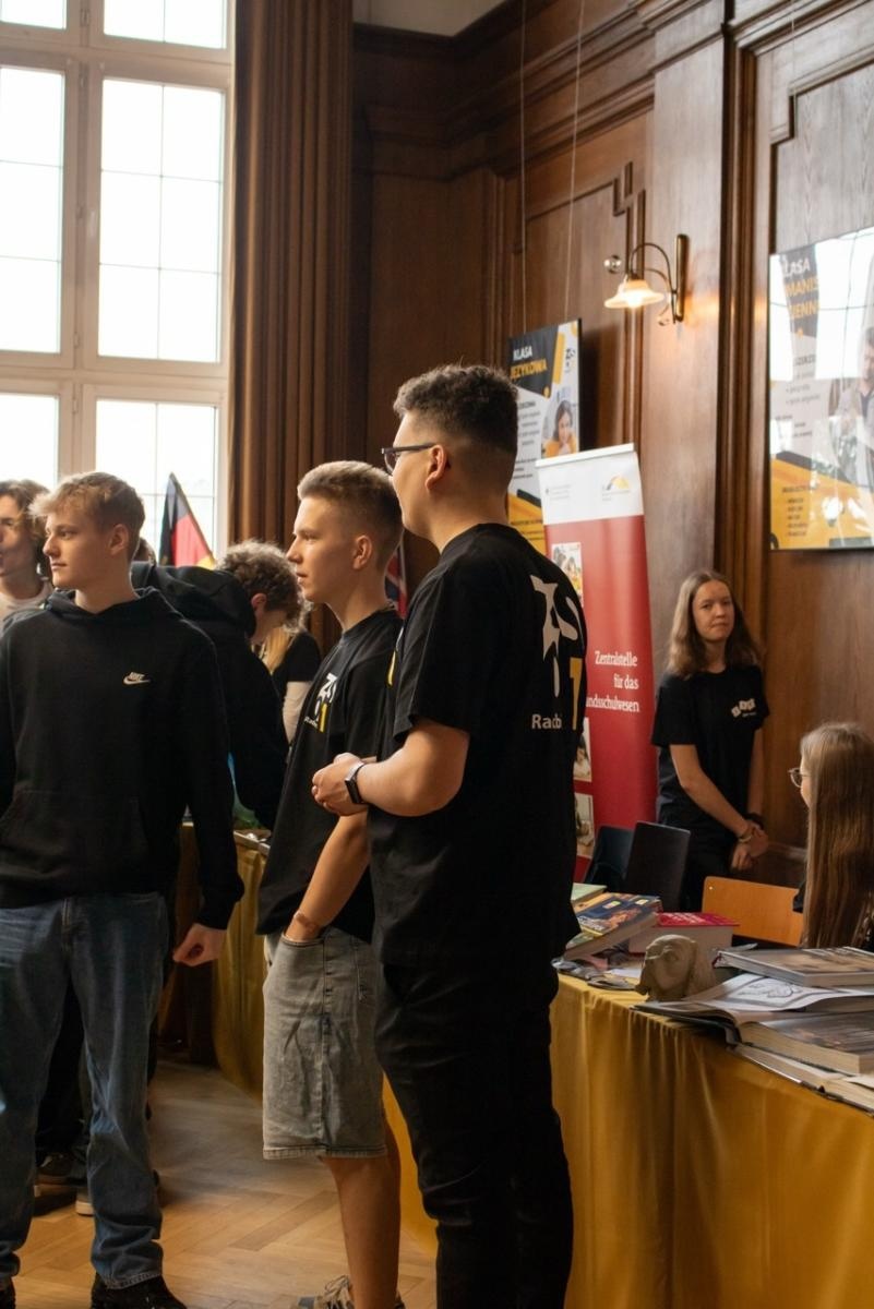 Zdjęcie w galerii na portalu naszraciborz.pl: Rodzina Kasprowicza. Dni otwarte w ZSO nr 1 wiadomości z regionu