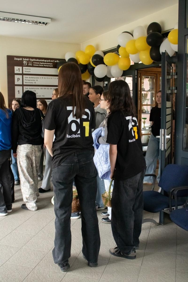 Zdjęcie w galerii na portalu naszraciborz.pl: Rodzina Kasprowicza. Dni otwarte w ZSO nr 1 wiadomości z regionu