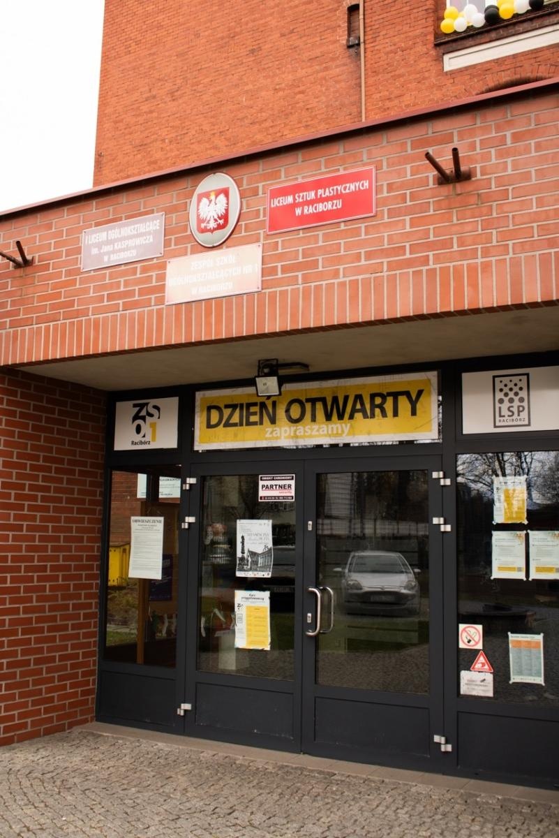 Zdjęcie w galerii na portalu naszraciborz.pl: Rodzina Kasprowicza. Dni otwarte w ZSO nr 1 wiadomości z regionu