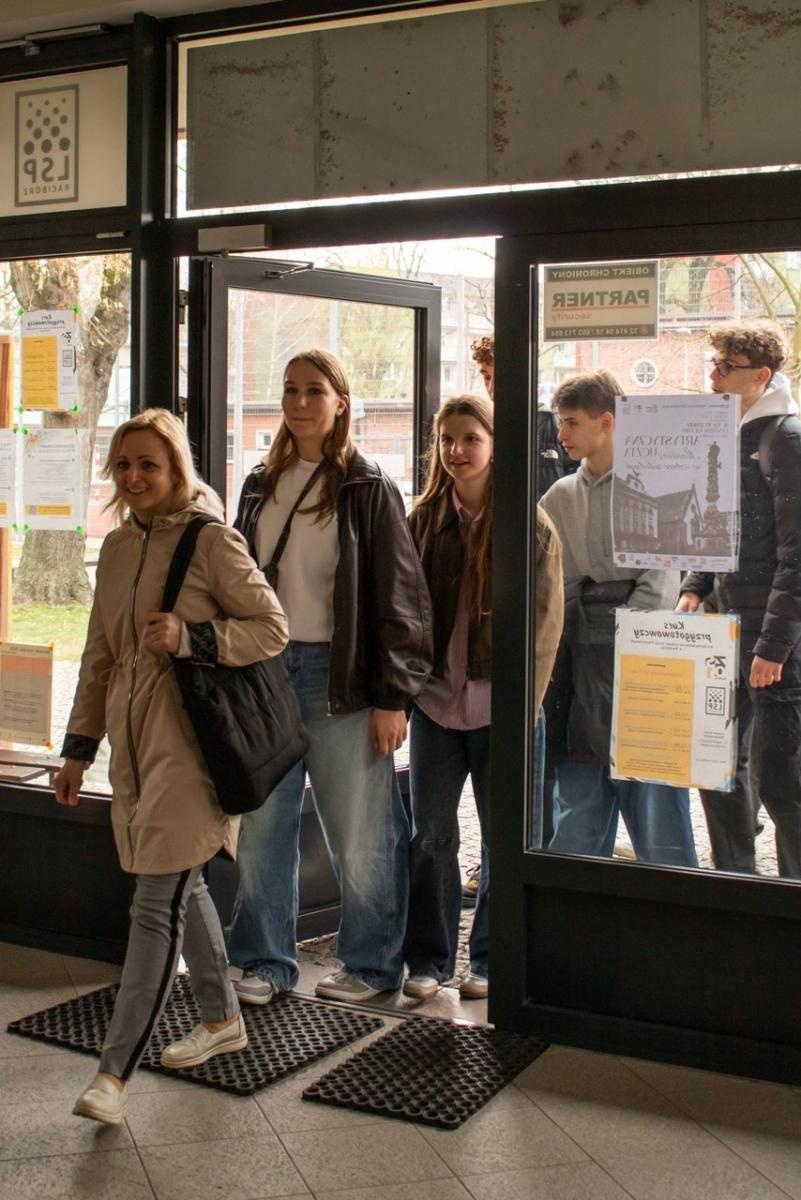 Zdjęcie w galerii na portalu naszraciborz.pl: Rodzina Kasprowicza. Dni otwarte w ZSO nr 1 wiadomości z regionu