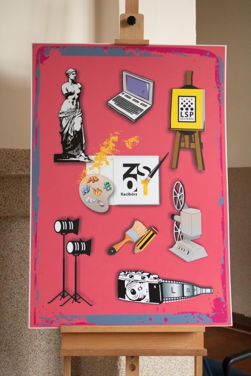 Zdjęcie w galerii na portalu naszraciborz.pl: Rodzina Kasprowicza. Dni otwarte w ZSO nr 1 wiadomości z regionu