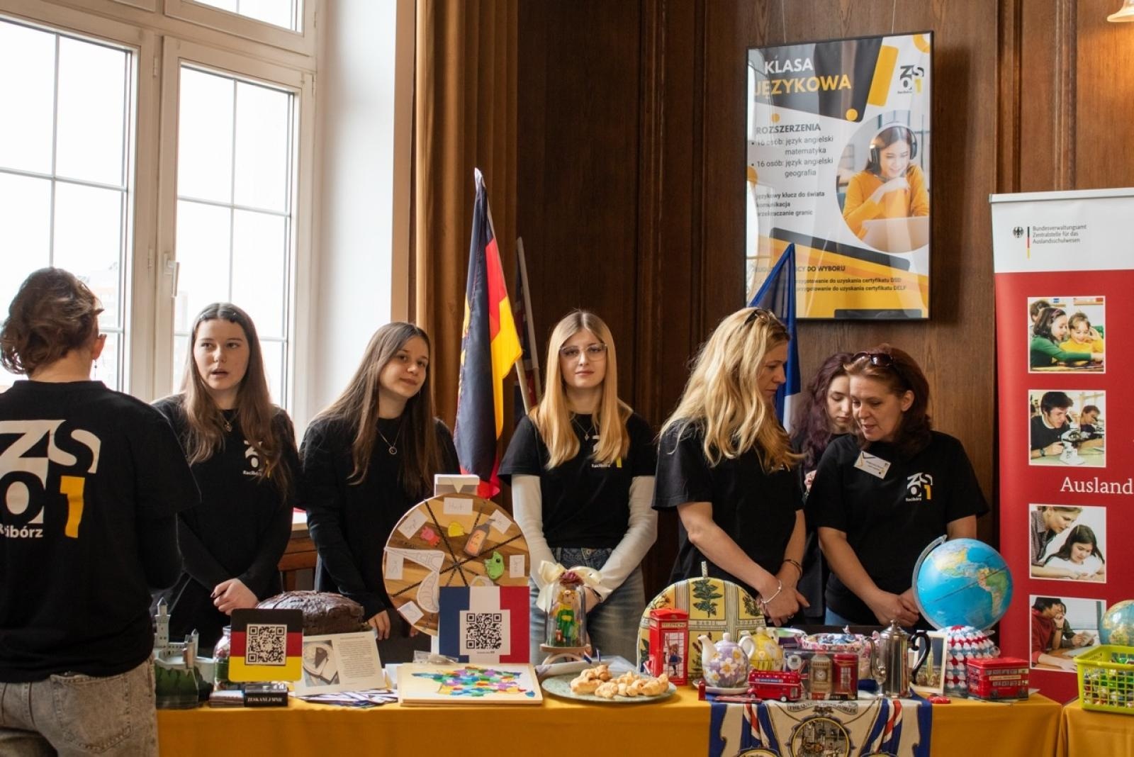 Zdjęcie w galerii na portalu naszraciborz.pl: Rodzina Kasprowicza. Dni otwarte w ZSO nr 1 wiadomości z regionu