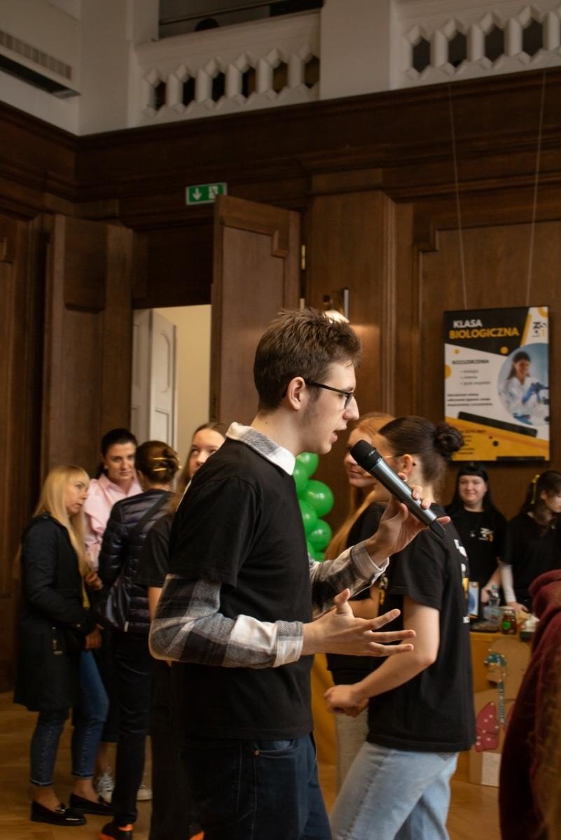 Zdjęcie w galerii na portalu naszraciborz.pl: Rodzina Kasprowicza. Dni otwarte w ZSO nr 1 wiadomości z regionu