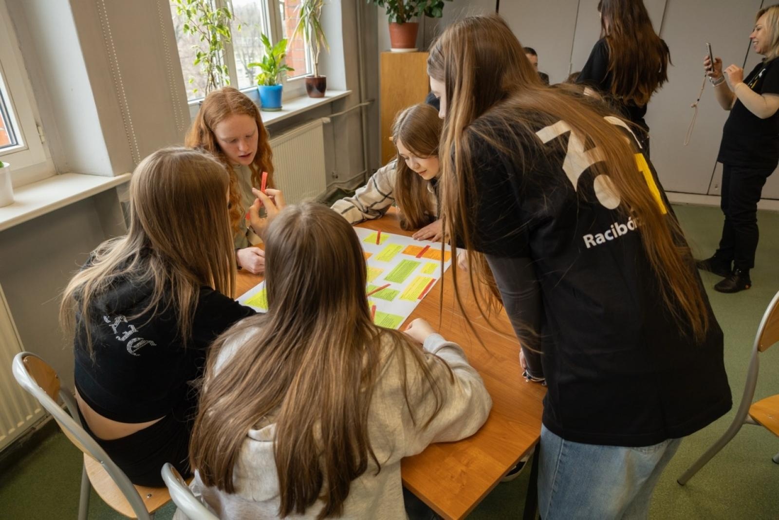 Zdjęcie w galerii na portalu naszraciborz.pl: Rodzina Kasprowicza. Dni otwarte w ZSO nr 1 wiadomości z regionu