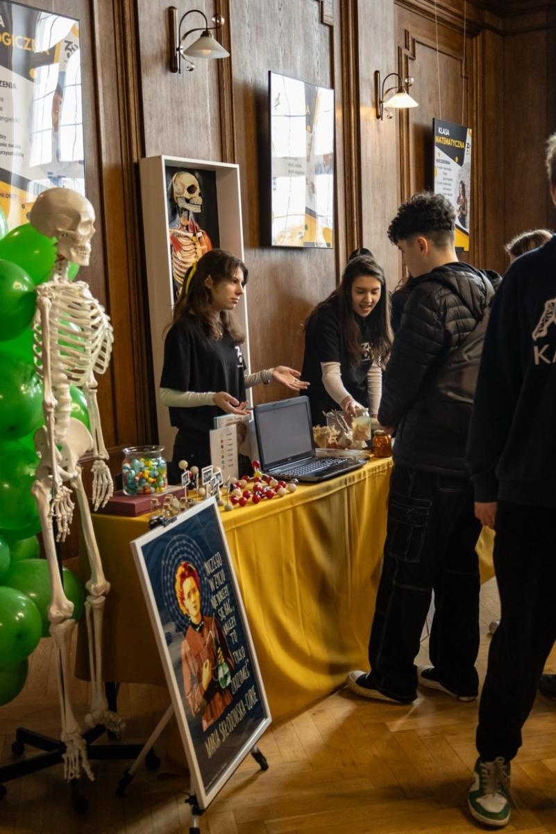 Zdjęcie w galerii na portalu naszraciborz.pl: Rodzina Kasprowicza. Dni otwarte w ZSO nr 1 wiadomości z regionu