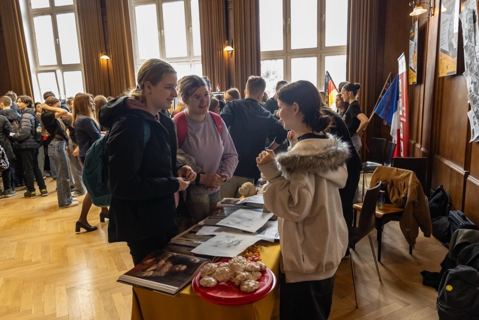 Zdjęcie w galerii na portalu naszraciborz.pl: Rodzina Kasprowicza. Dni otwarte w ZSO nr 1 wiadomości z regionu
