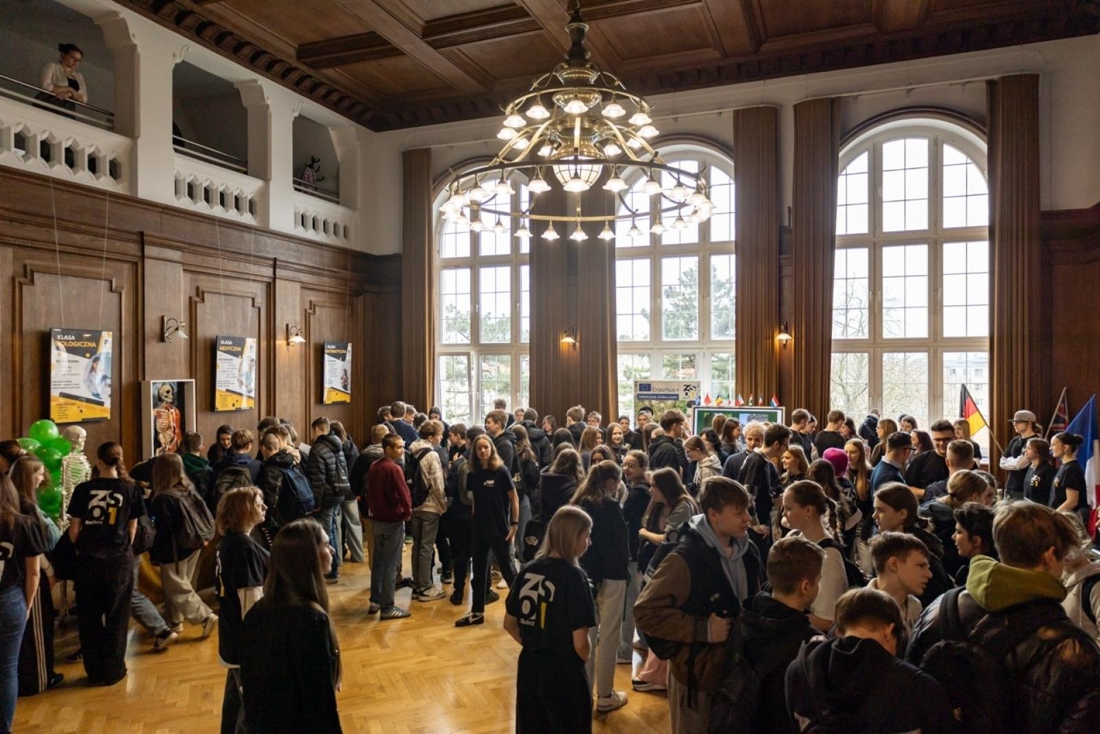 Zdjęcie w galerii na portalu naszraciborz.pl: Rodzina Kasprowicza. Dni otwarte w ZSO nr 1 wiadomości z regionu