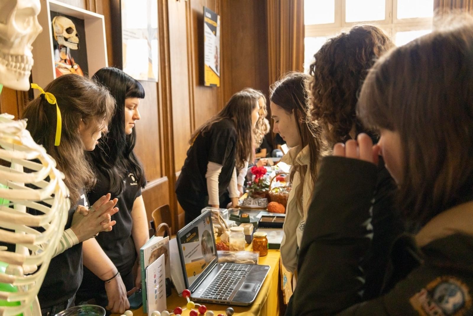 Zdjęcie w galerii na portalu naszraciborz.pl: Rodzina Kasprowicza. Dni otwarte w ZSO nr 1 wiadomości z regionu
