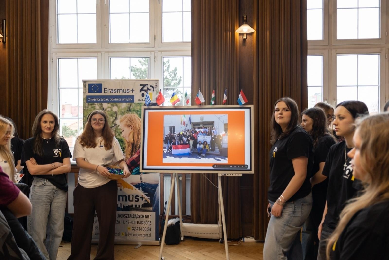 Zdjęcie w galerii na portalu naszraciborz.pl: Rodzina Kasprowicza. Dni otwarte w ZSO nr 1 wiadomości z regionu