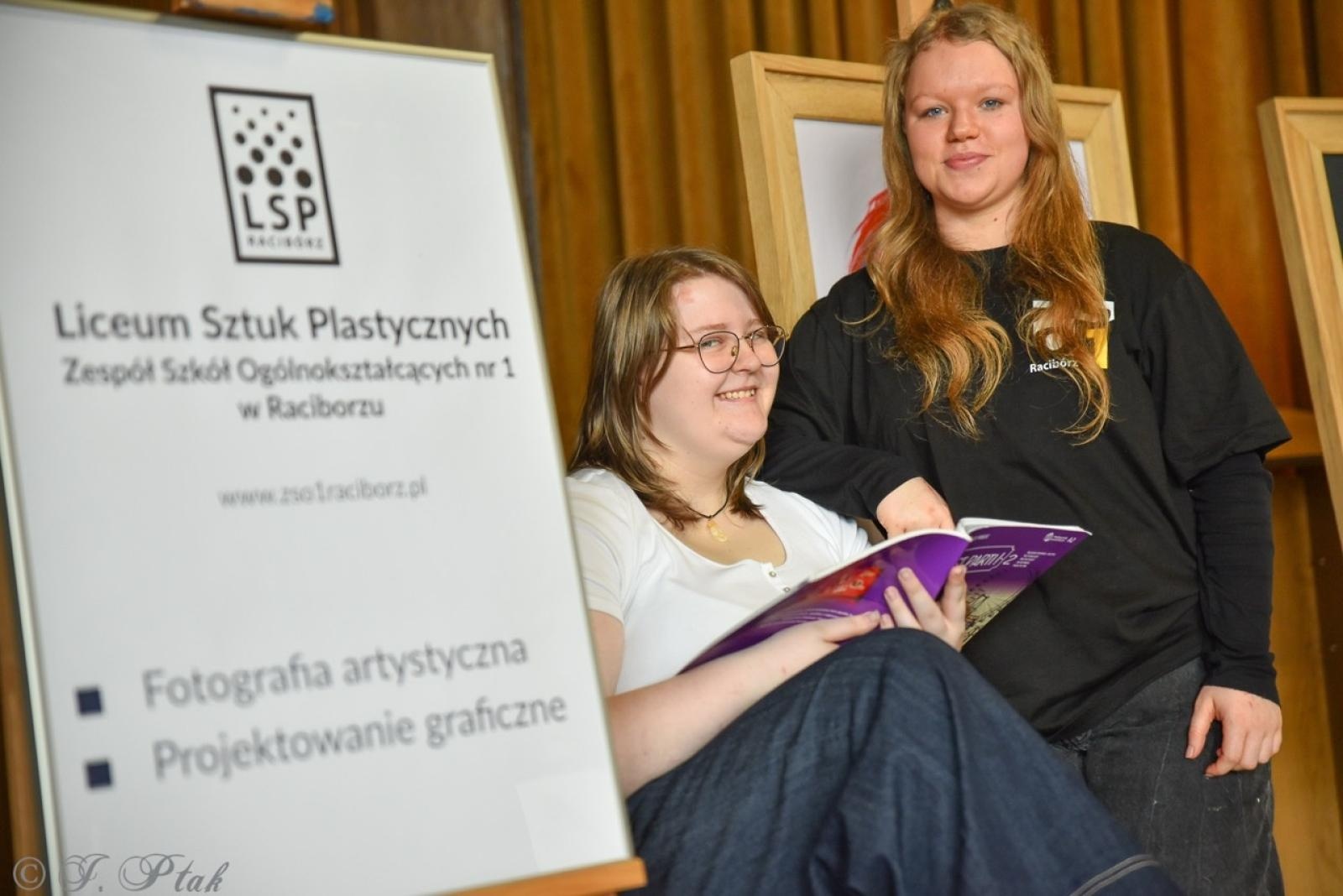 Zdjęcie w galerii na portalu naszraciborz.pl: Rodzina Kasprowicza. Dni otwarte w ZSO nr 1 wiadomości z regionu