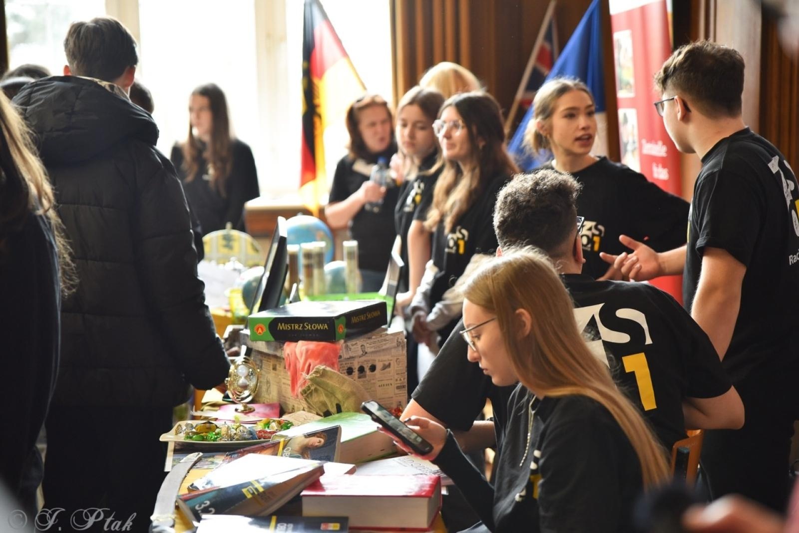 Zdjęcie w galerii na portalu naszraciborz.pl: Rodzina Kasprowicza. Dni otwarte w ZSO nr 1 wiadomości z regionu