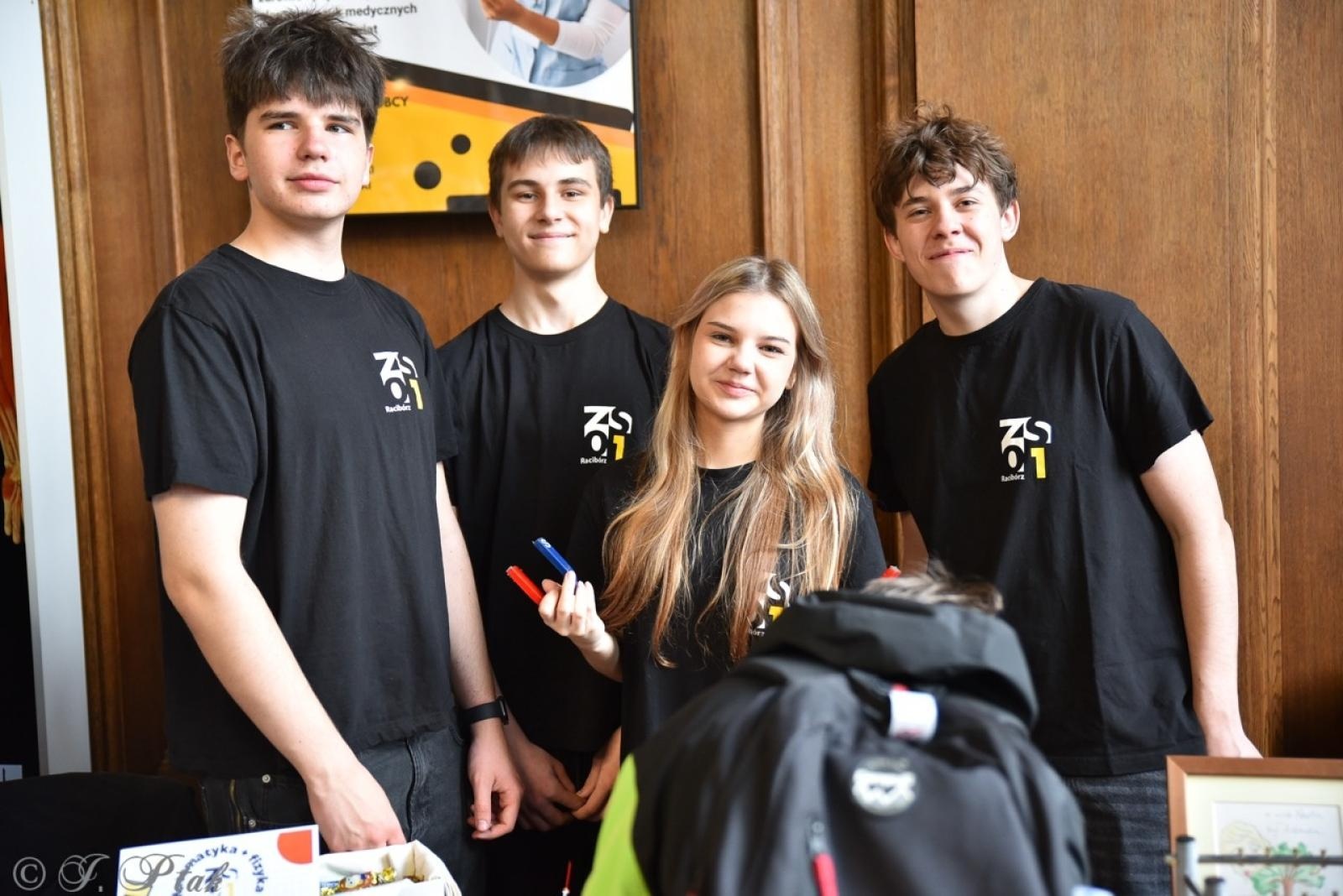 Zdjęcie w galerii na portalu naszraciborz.pl: Rodzina Kasprowicza. Dni otwarte w ZSO nr 1 wiadomości z regionu