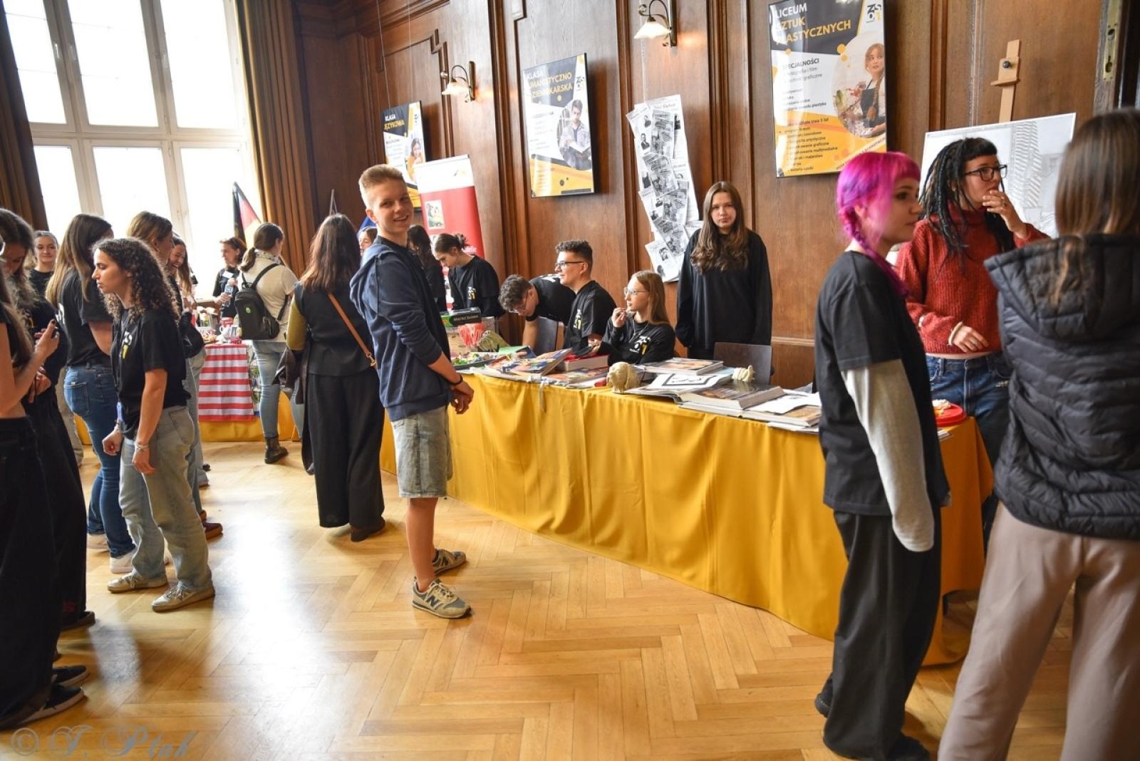 Zdjęcie w galerii na portalu naszraciborz.pl: Rodzina Kasprowicza. Dni otwarte w ZSO nr 1 wiadomości z regionu