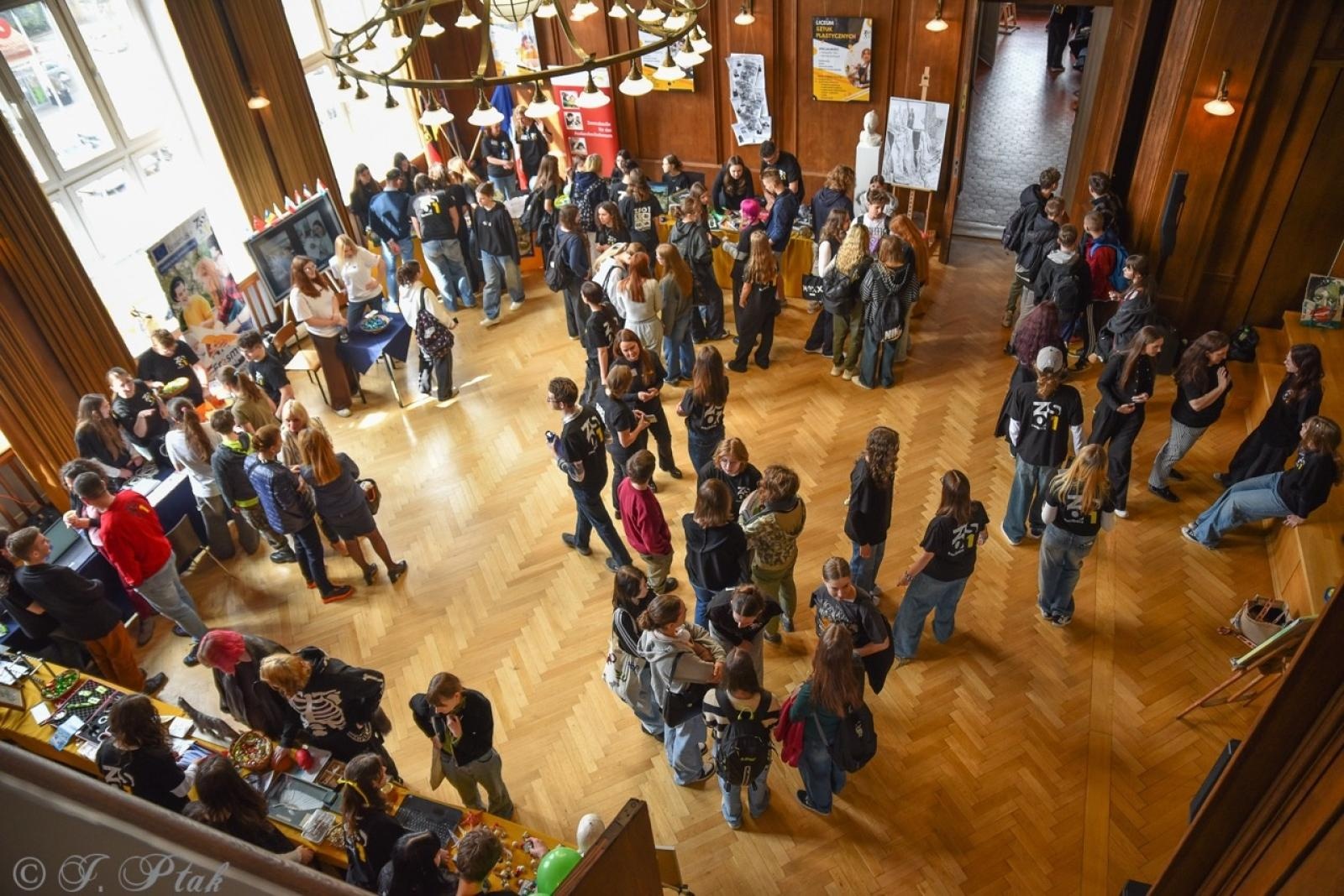 Zdjęcie w galerii na portalu naszraciborz.pl: Rodzina Kasprowicza. Dni otwarte w ZSO nr 1 wiadomości z regionu