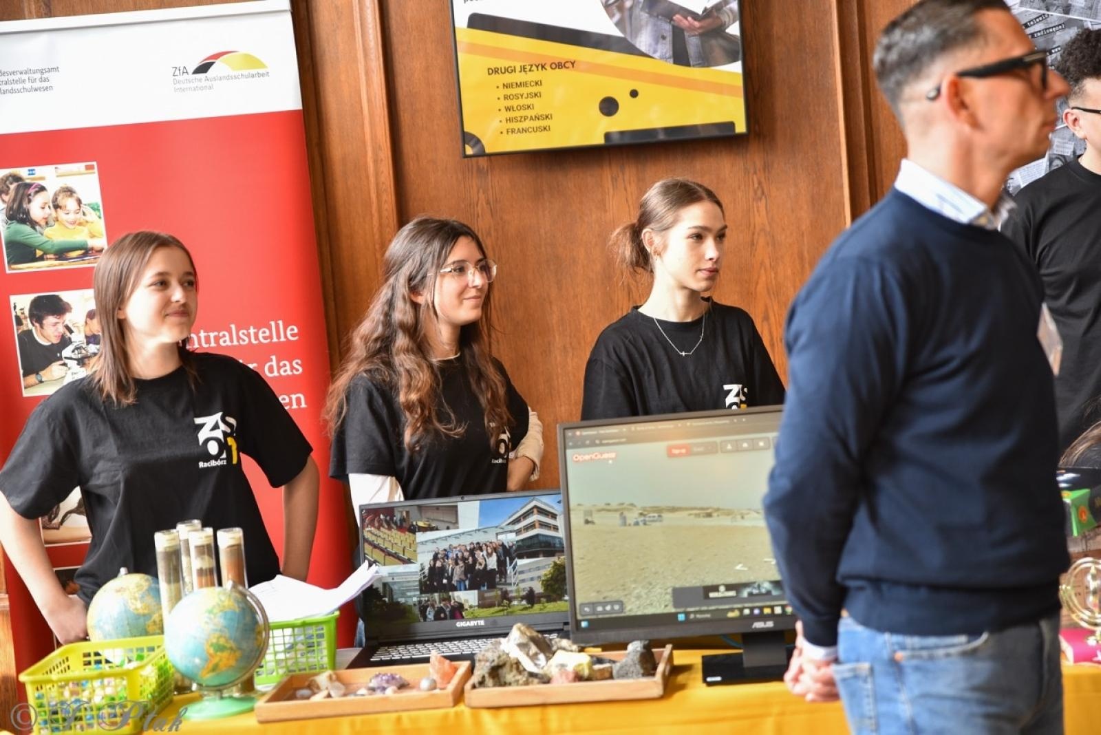 Zdjęcie w galerii na portalu naszraciborz.pl: Rodzina Kasprowicza. Dni otwarte w ZSO nr 1 wiadomości z regionu