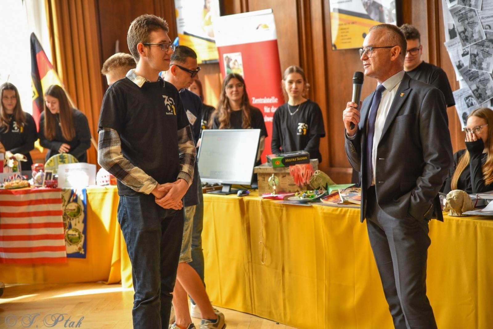 Zdjęcie w galerii na portalu naszraciborz.pl: Rodzina Kasprowicza. Dni otwarte w ZSO nr 1 wiadomości z regionu