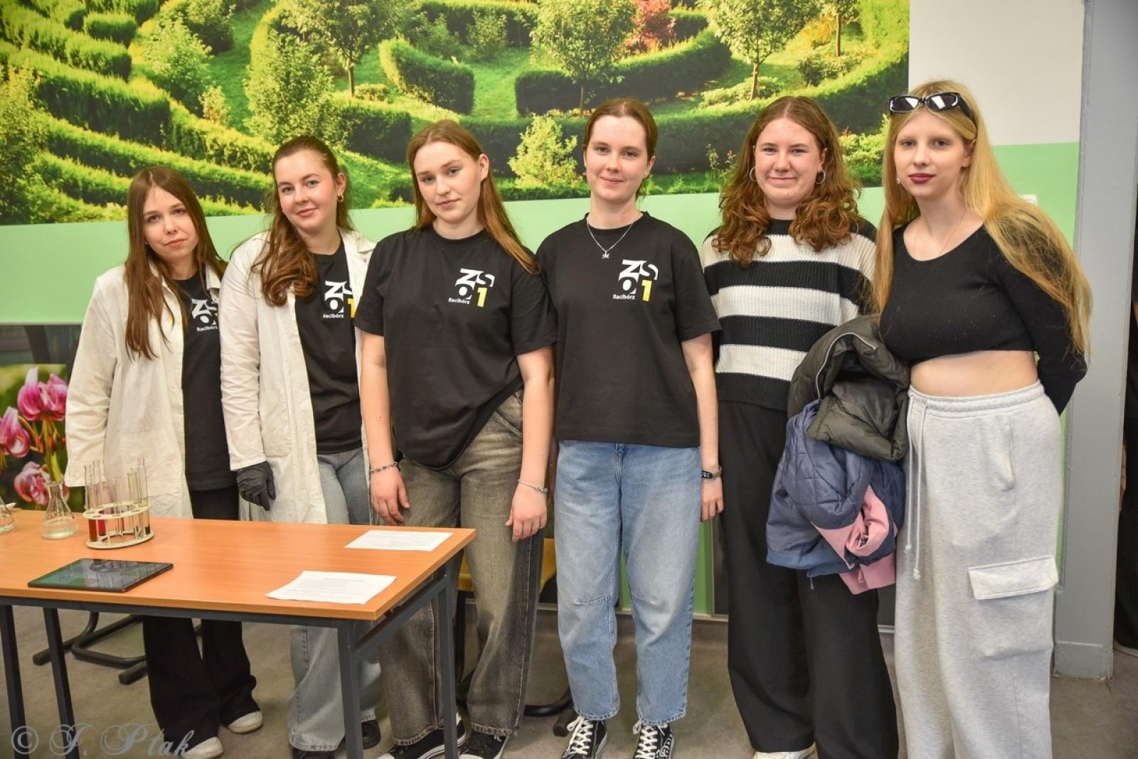 Zdjęcie w galerii na portalu naszraciborz.pl: Rodzina Kasprowicza. Dni otwarte w ZSO nr 1 wiadomości z regionu