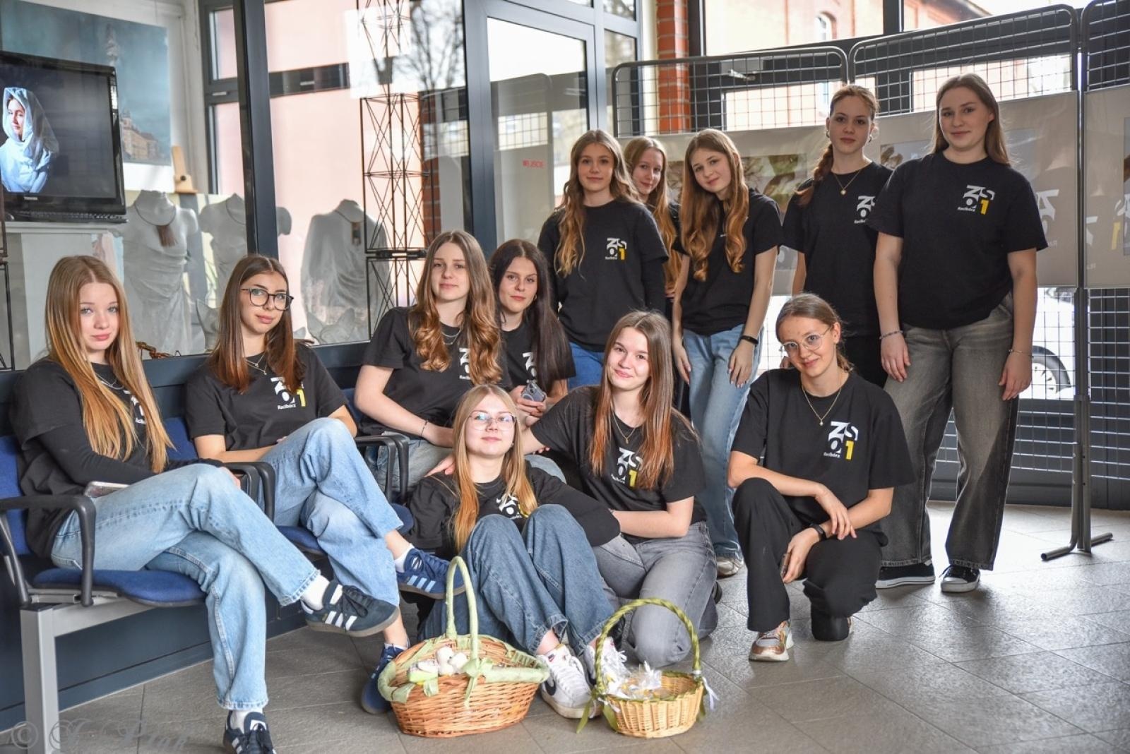 Zdjęcie w galerii na portalu naszraciborz.pl: Rodzina Kasprowicza. Dni otwarte w ZSO nr 1 wiadomości z regionu