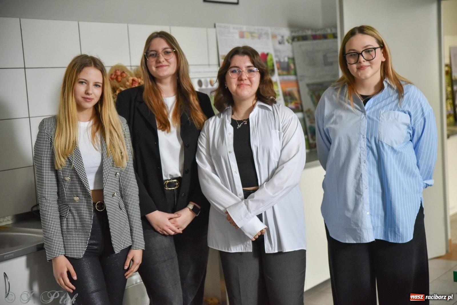 Zdjęcie w galerii na portalu naszraciborz.pl: Budują, projektują, gotują i dbają o urodę. Dzień otwartu w CKZiU nr 1 wiadomości z regionu