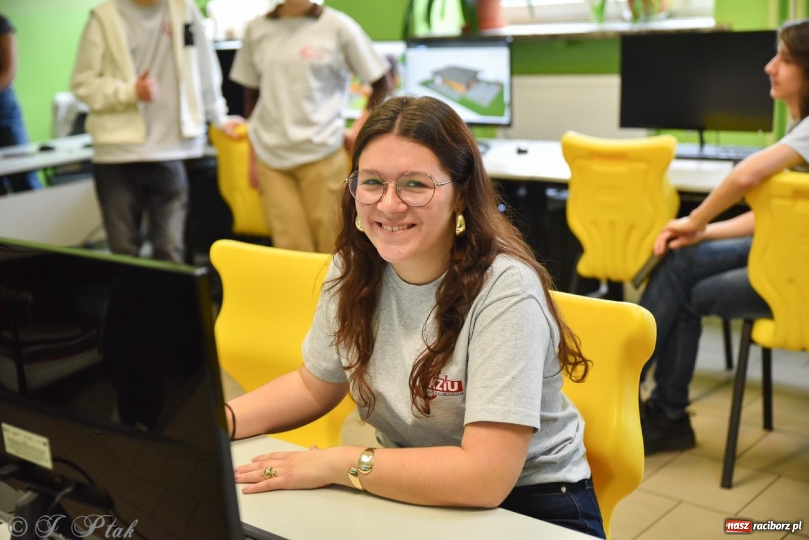 Zdjęcie w galerii na portalu naszraciborz.pl: Budują, projektują, gotują i dbają o urodę. Dzień otwartu w CKZiU nr 1 wiadomości z regionu