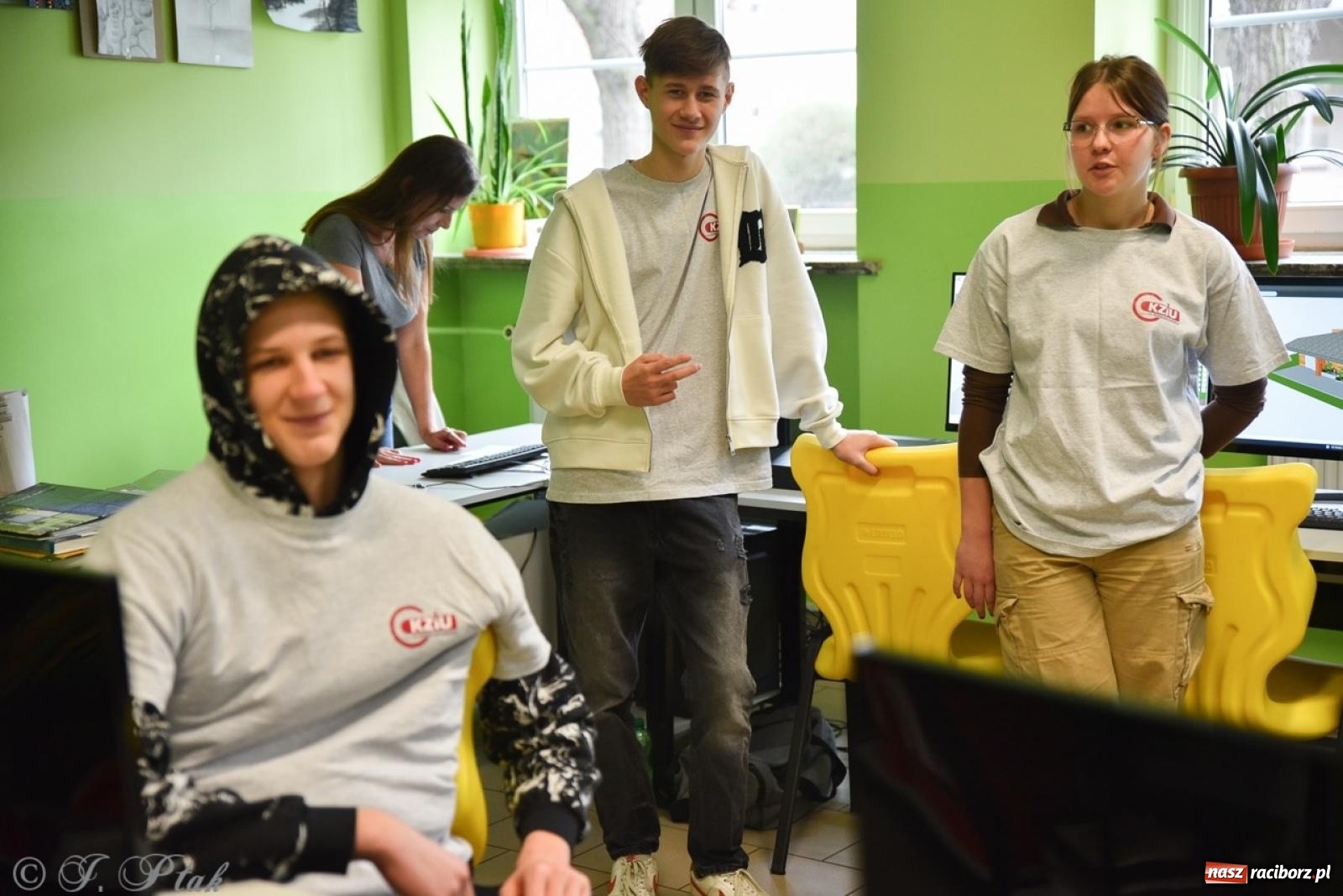 Zdjęcie w galerii na portalu naszraciborz.pl: Budują, projektują, gotują i dbają o urodę. Dzień otwartu w CKZiU nr 1 wiadomości z regionu