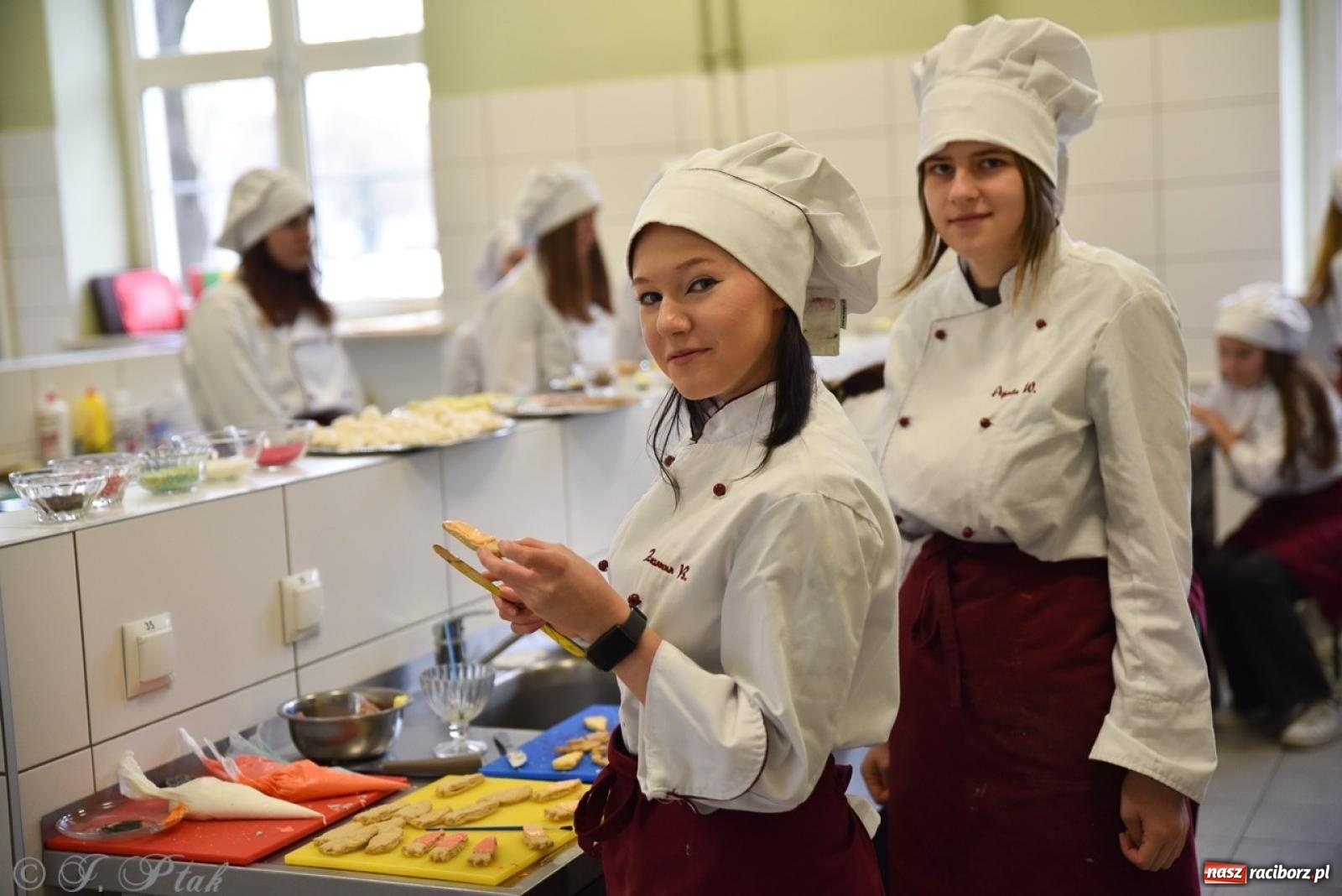 Zdjęcie w galerii na portalu naszraciborz.pl: Budują, projektują, gotują i dbają o urodę. Dzień otwartu w CKZiU nr 1 wiadomości z regionu