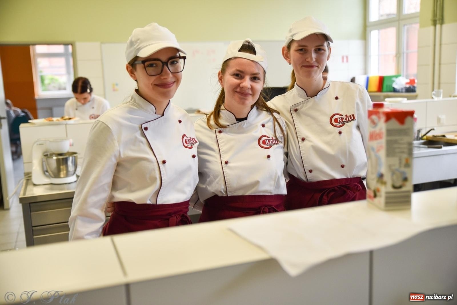 Zdjęcie w galerii na portalu naszraciborz.pl: Budują, projektują, gotują i dbają o urodę. Dzień otwartu w CKZiU nr 1 wiadomości z regionu