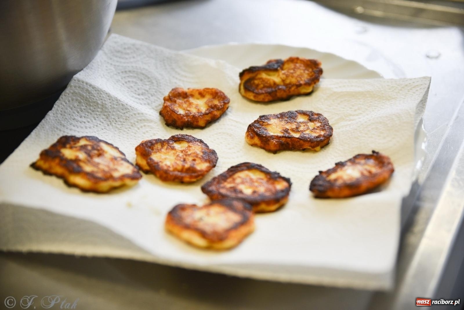 Zdjęcie w galerii na portalu naszraciborz.pl: Budują, projektują, gotują i dbają o urodę. Dzień otwartu w CKZiU nr 1 wiadomości z regionu