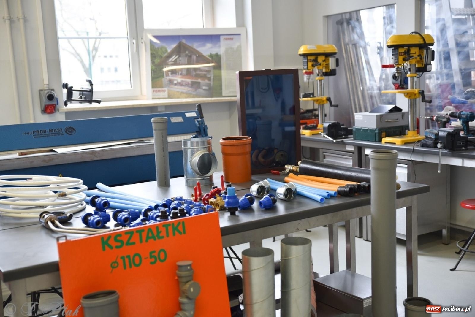 Zdjęcie w galerii na portalu naszraciborz.pl: Budują, projektują, gotują i dbają o urodę. Dzień otwartu w CKZiU nr 1 wiadomości z regionu