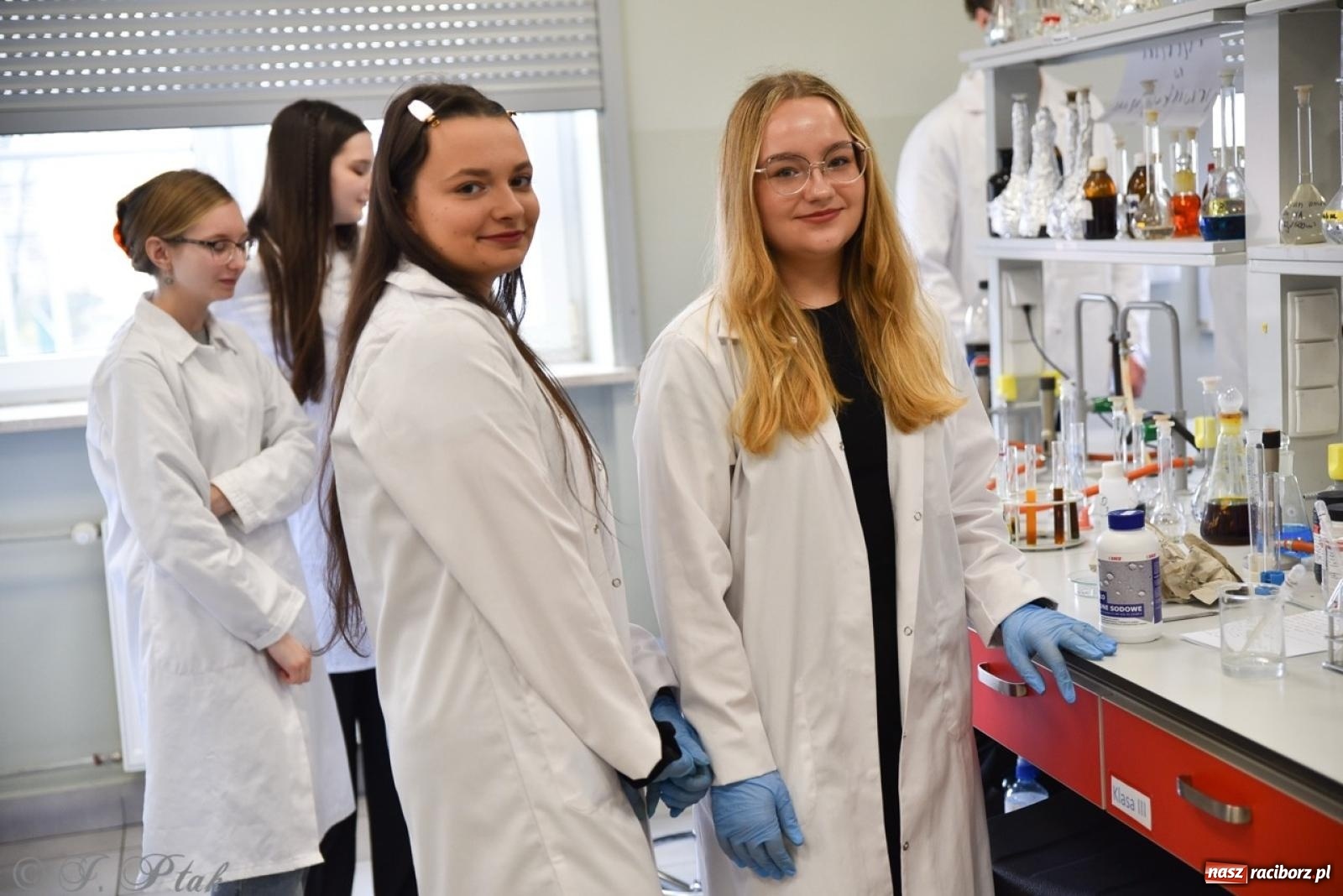 Zdjęcie w galerii na portalu naszraciborz.pl: Budują, projektują, gotują i dbają o urodę. Dzień otwartu w CKZiU nr 1 wiadomości z regionu