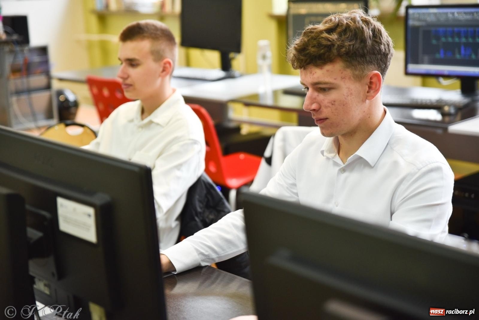 Zdjęcie w galerii na portalu naszraciborz.pl: Budują, projektują, gotują i dbają o urodę. Dzień otwartu w CKZiU nr 1 wiadomości z regionu