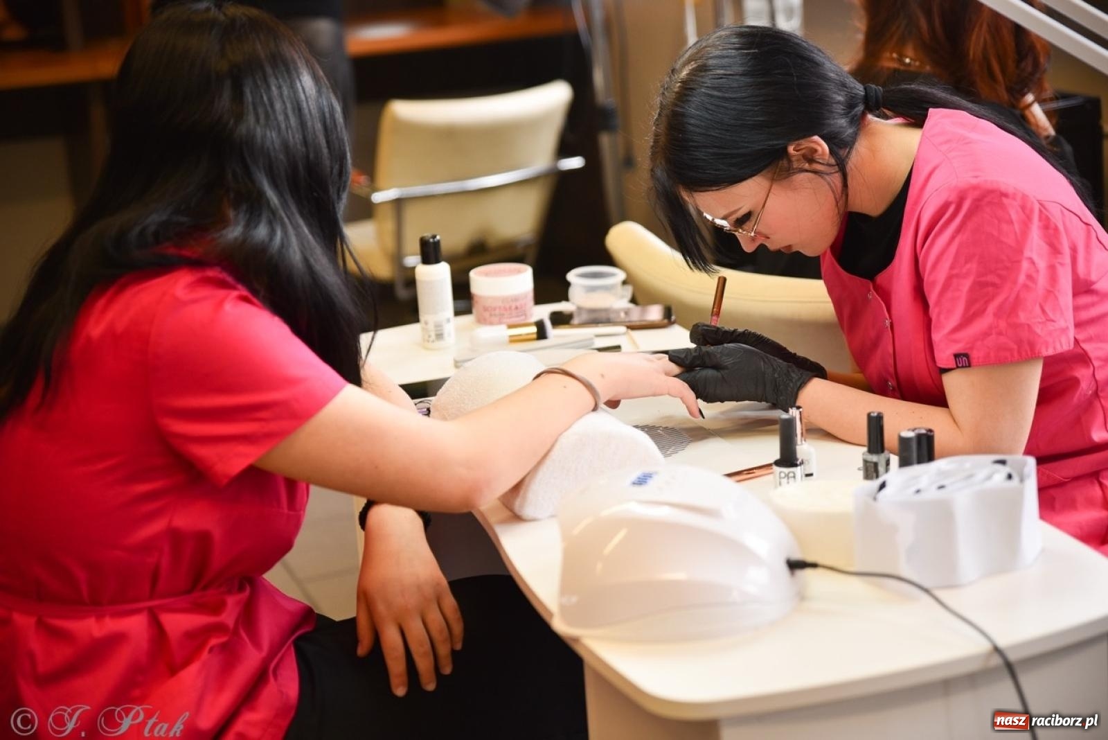 Zdjęcie w galerii na portalu naszraciborz.pl: Budują, projektują, gotują i dbają o urodę. Dzień otwartu w CKZiU nr 1 wiadomości z regionu