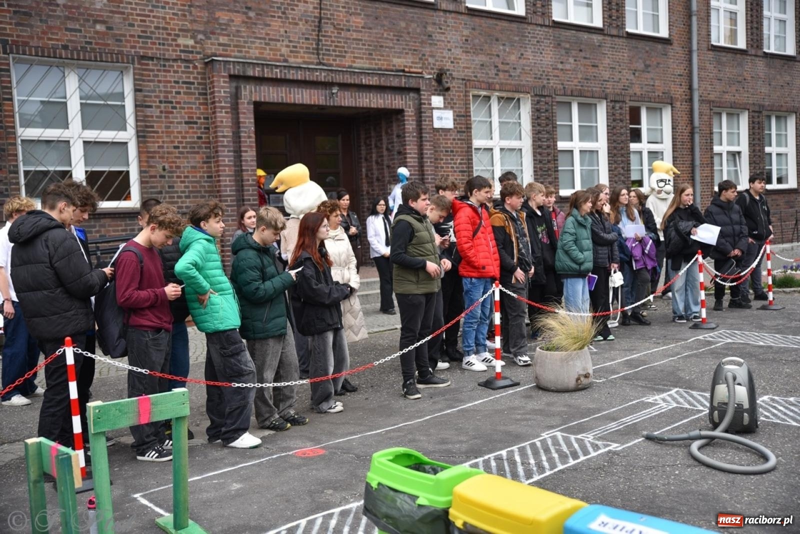 Zdjęcie w galerii na portalu naszraciborz.pl: Budują, projektują, gotują i dbają o urodę. Dzień otwartu w CKZiU nr 1 wiadomości z regionu