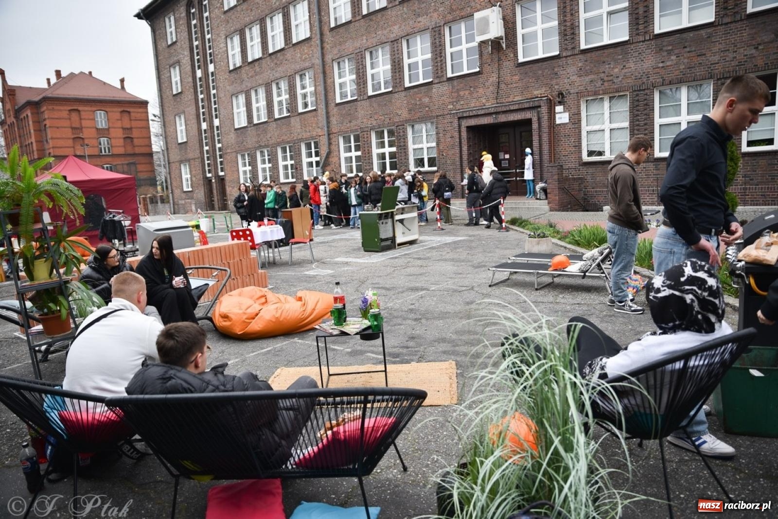 Zdjęcie w galerii na portalu naszraciborz.pl: Budują, projektują, gotują i dbają o urodę. Dzień otwartu w CKZiU nr 1 wiadomości z regionu