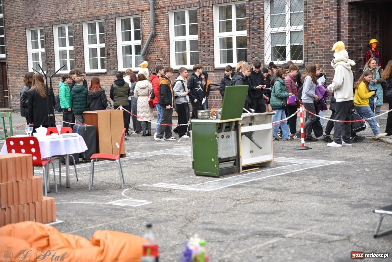Zdjęcie w galerii na portalu naszraciborz.pl: Budują, projektują, gotują i dbają o urodę. Dzień otwartu w CKZiU nr 1 wiadomości z regionu