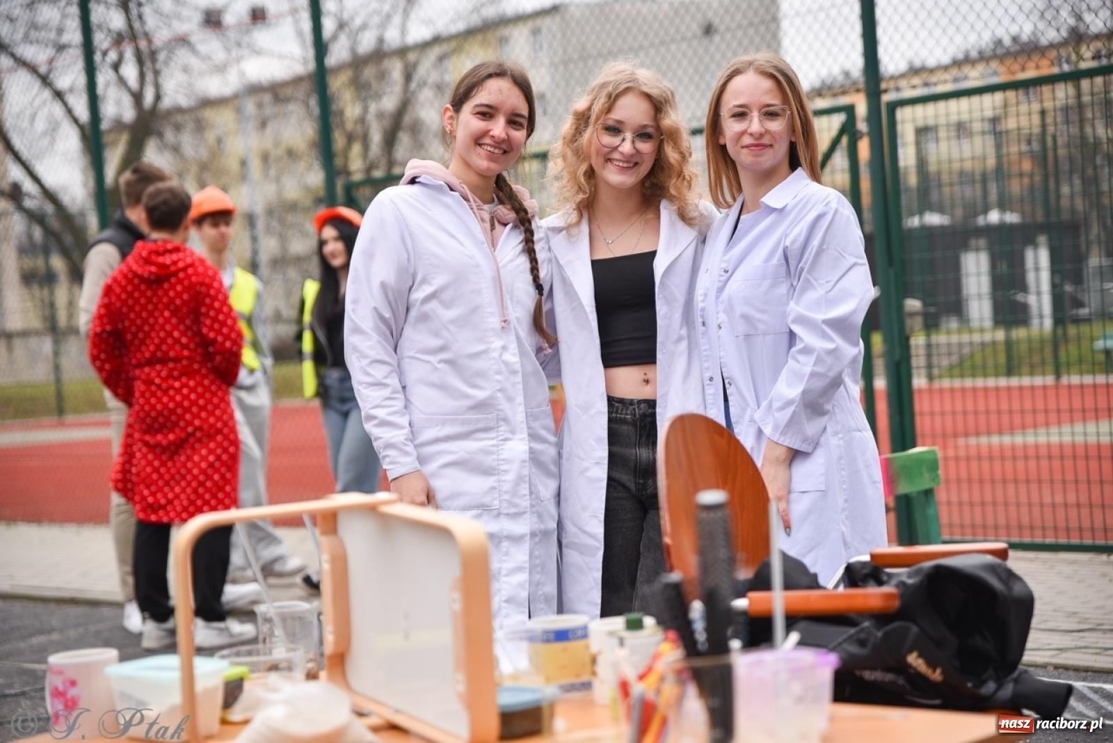 Zdjęcie w galerii na portalu naszraciborz.pl: Budują, projektują, gotują i dbają o urodę. Dzień otwartu w CKZiU nr 1 wiadomości z regionu