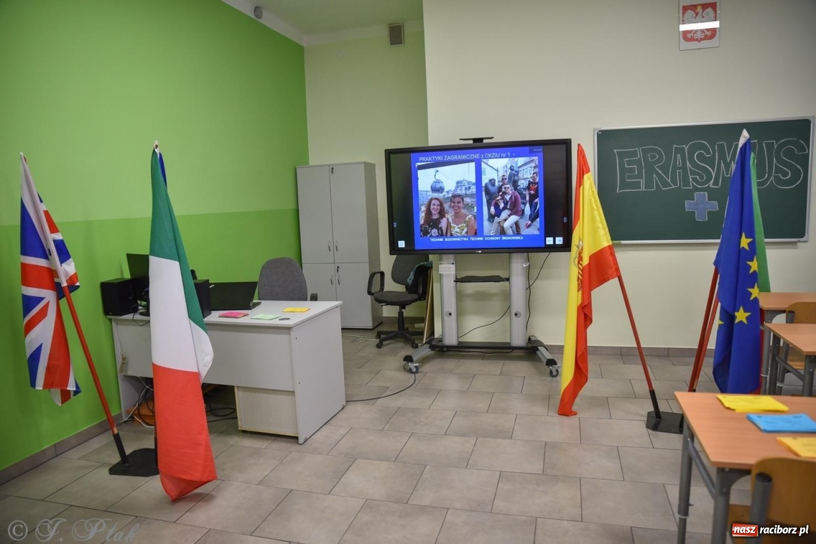 Zdjęcie w galerii na portalu naszraciborz.pl: Budują, projektują, gotują i dbają o urodę. Dzień otwartu w CKZiU nr 1 wiadomości z regionu